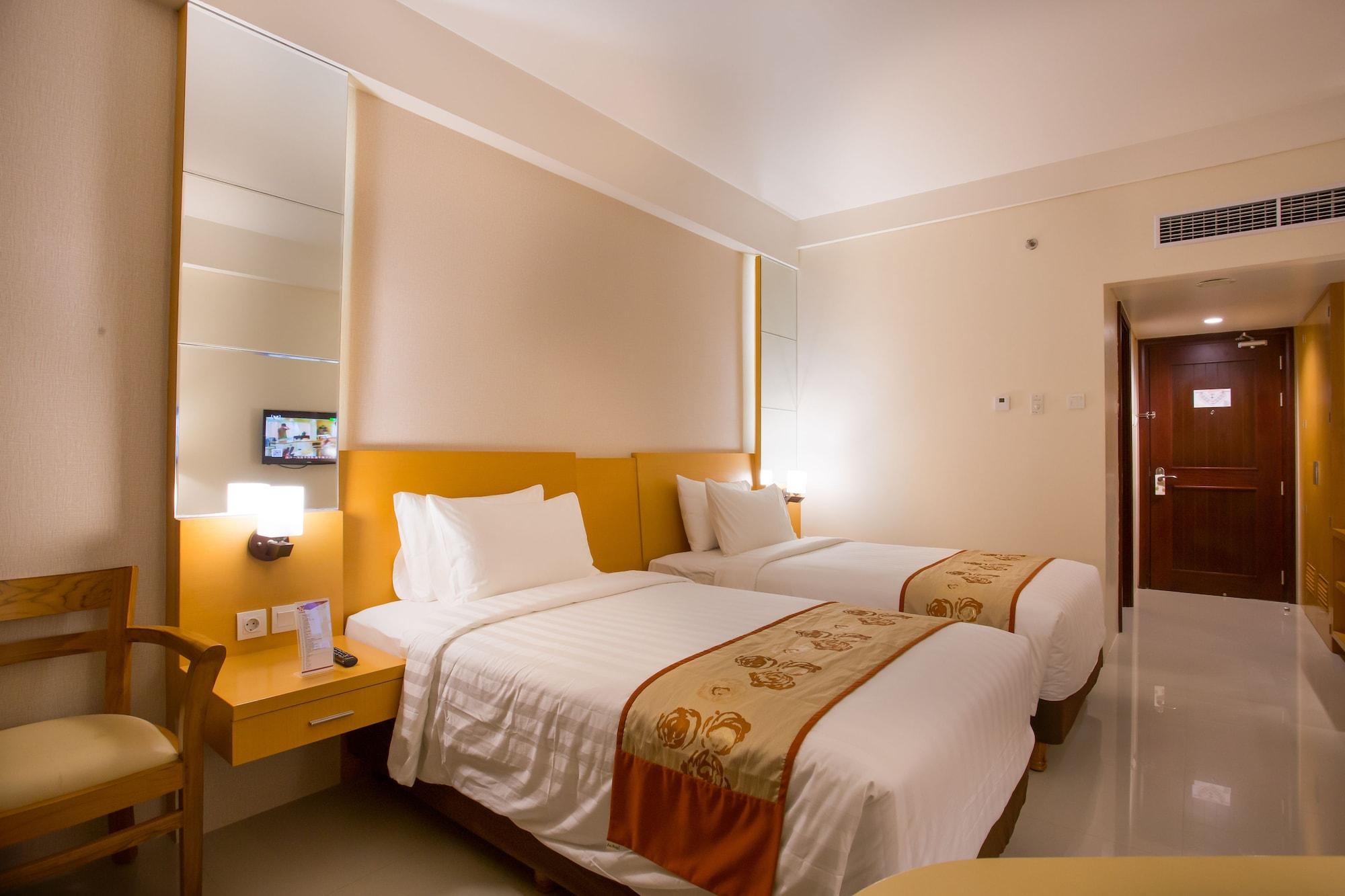 Golden Palace Hotel Lombok Матарам Экстерьер фото