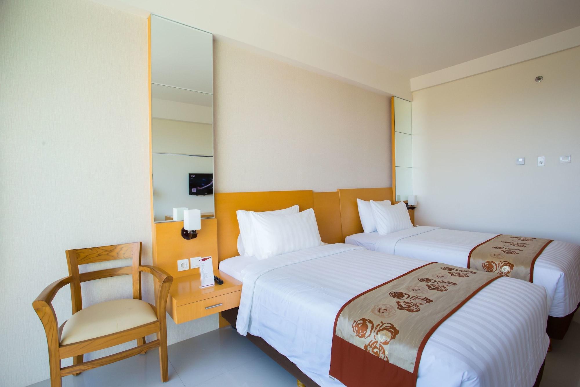 Golden Palace Hotel Lombok Матарам Экстерьер фото