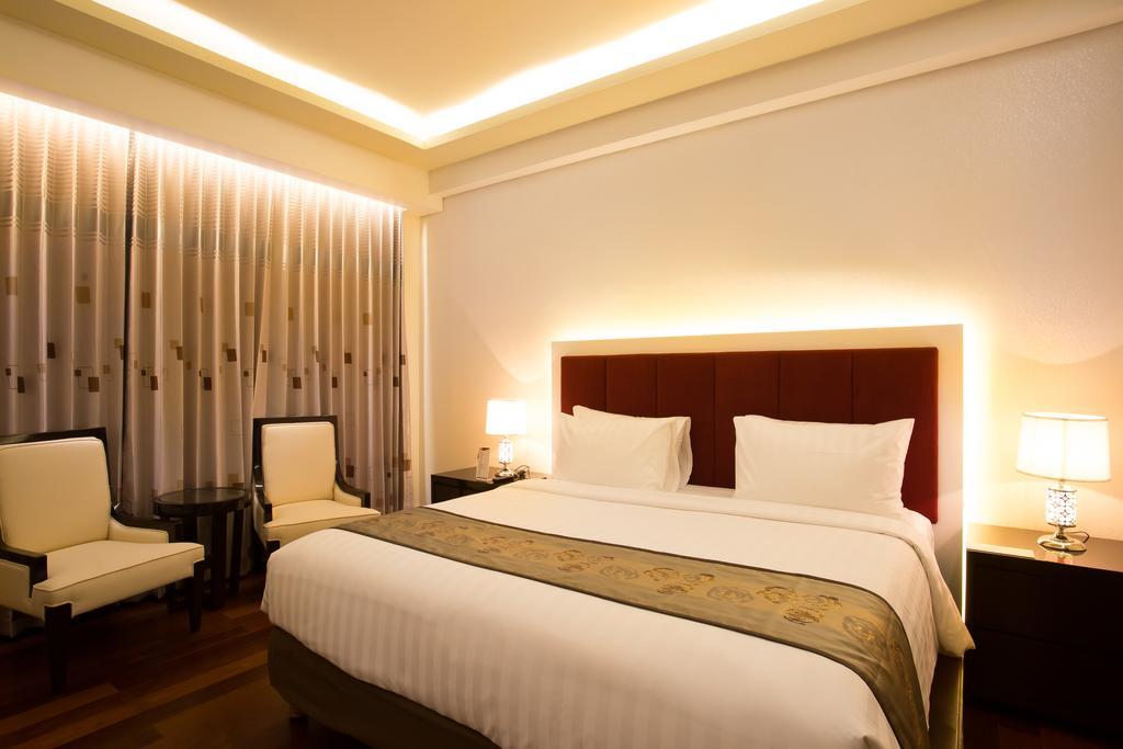 Golden Palace Hotel Lombok Матарам Номер фото