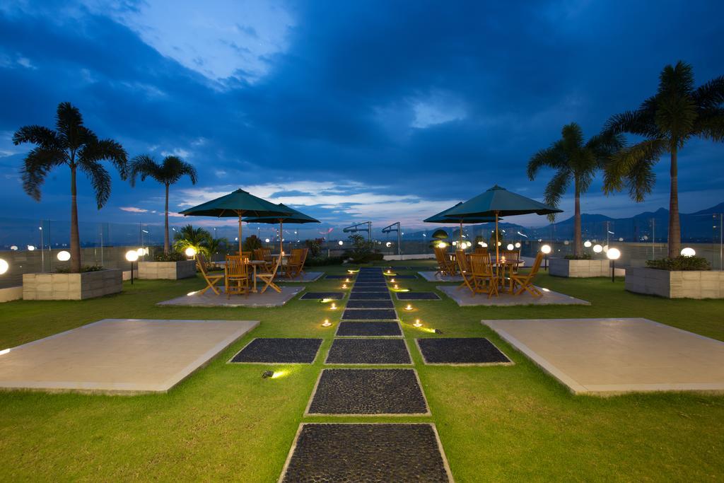 Golden Palace Hotel Lombok Матарам Экстерьер фото