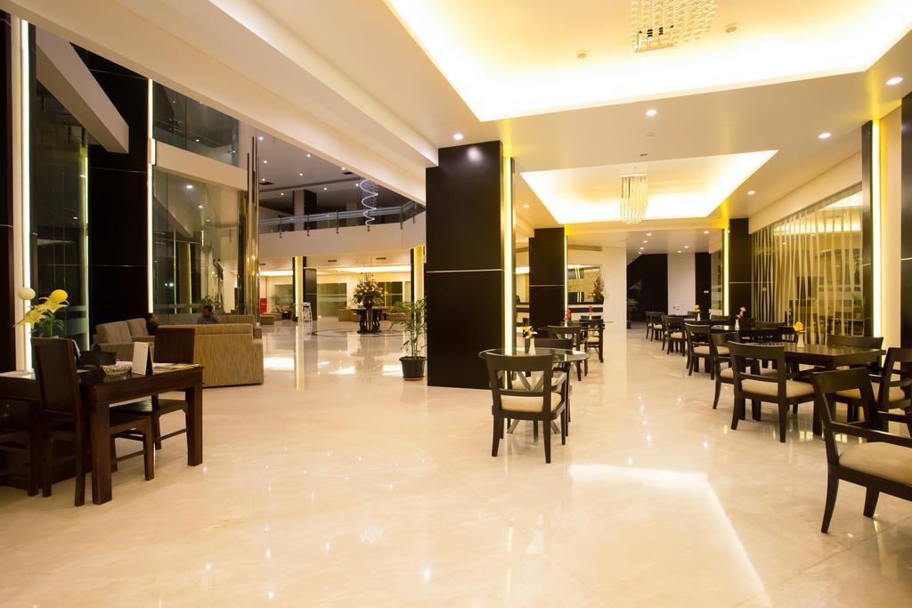 Golden Palace Hotel Lombok Матарам Экстерьер фото