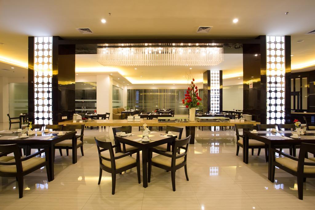 Golden Palace Hotel Lombok Матарам Экстерьер фото