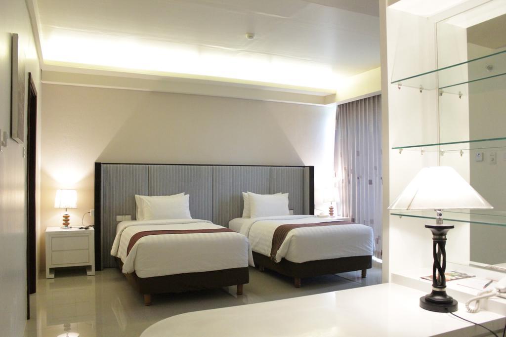 Golden Palace Hotel Lombok Матарам Экстерьер фото