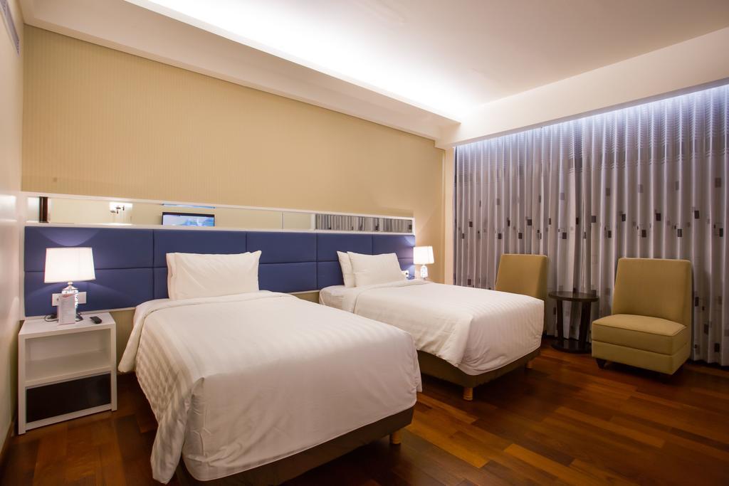 Golden Palace Hotel Lombok Матарам Экстерьер фото