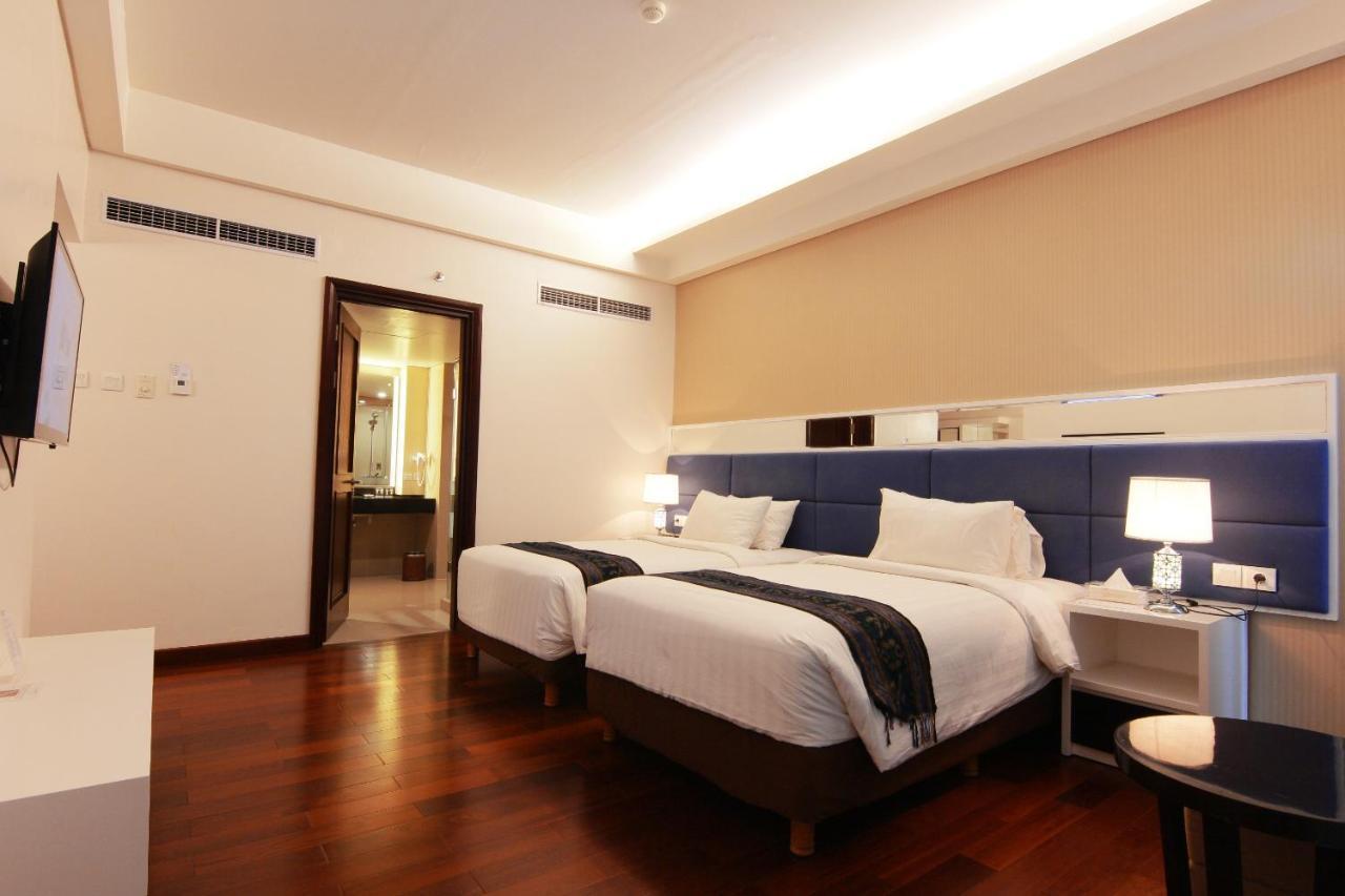 Golden Palace Hotel Lombok Матарам Экстерьер фото