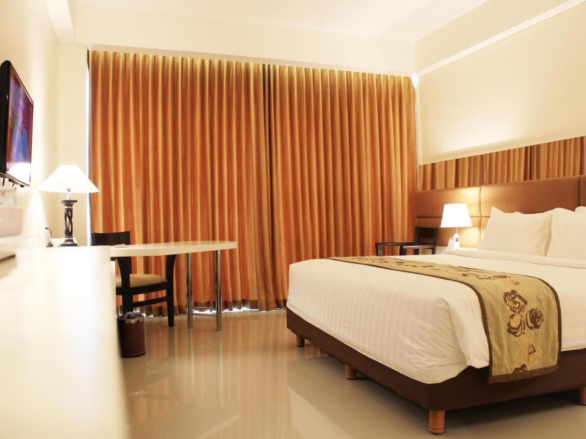 Golden Palace Hotel Lombok Матарам Экстерьер фото